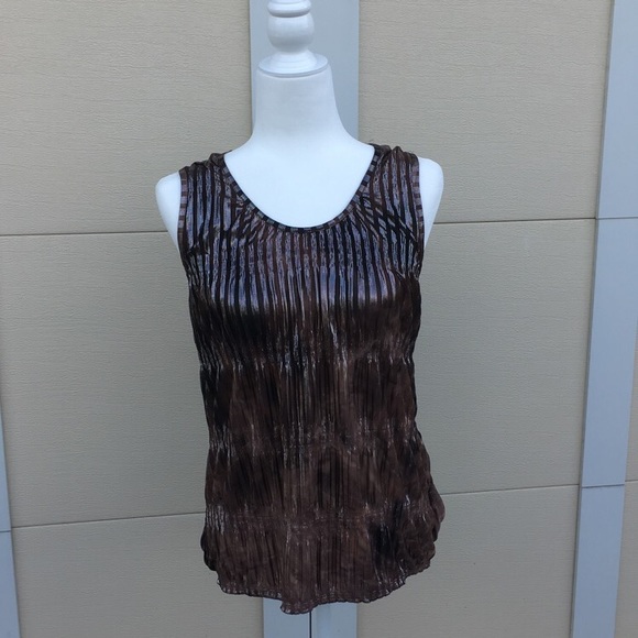 Jennifer Lopez Tops - Free with purchase Jennifer Lopez shirt